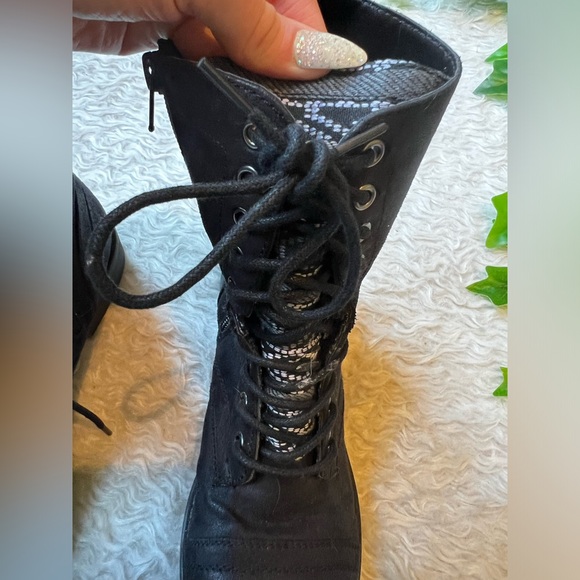 Black lace up combat boots - Picture 6 of 7